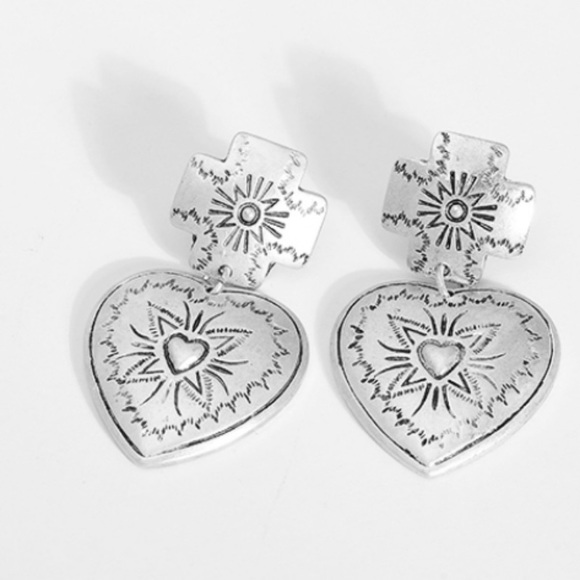 Boho Silver Aztec engraved heart dangle post back earrings - Picture 3 of 6